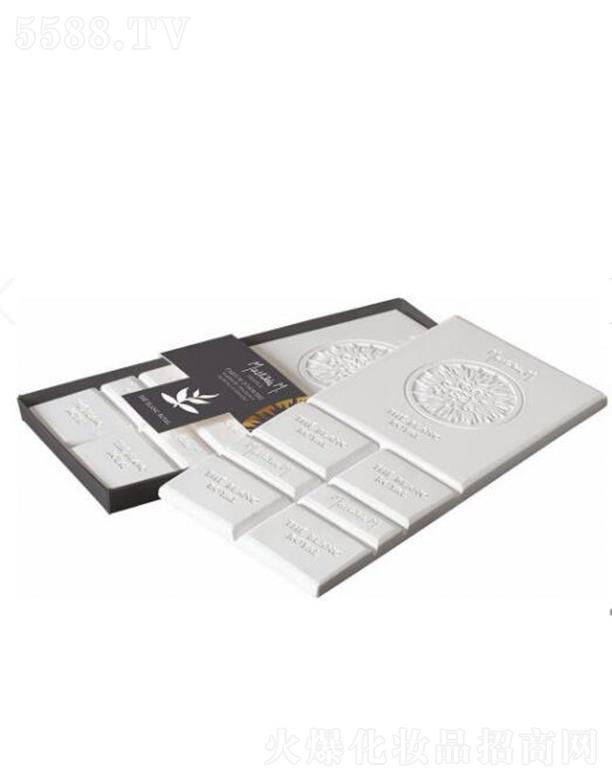 ������(�Ϻ�)Ʒ�ƹ����ɷ����޹�˾���Ϻ������� ��?sh��)۠��������ʯ�?��̫�(y��ng)��ϵ�У��ʼҰײ�����