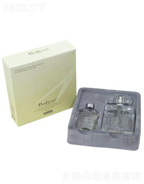 �Ռ��мΌ����û������޹�˾����˹�����������b��ˮ