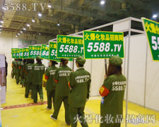 �𱬾Gɫ܊�b�����(du��)��^��׷��������ֱǰ