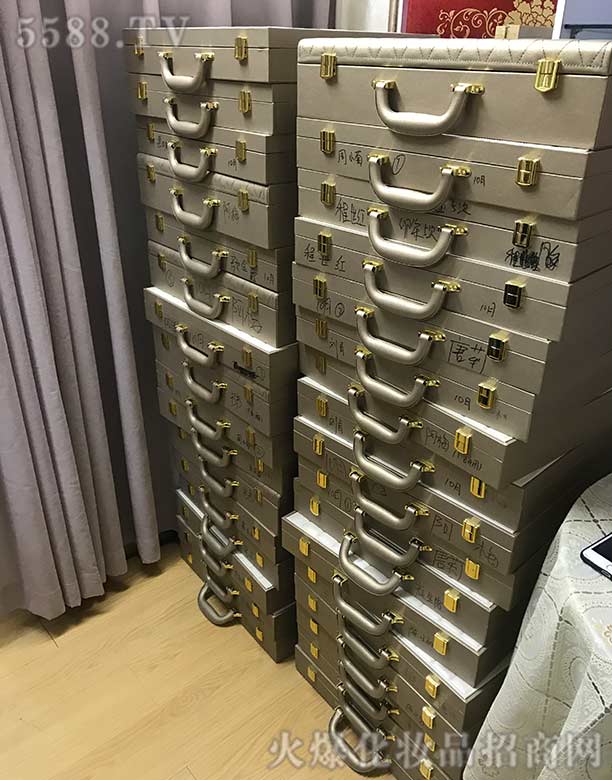 ���¿͑��a(ch��n)Ʒչʾ