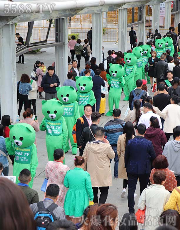 �����������˺���һ���ܿ�����߀�ǻ�