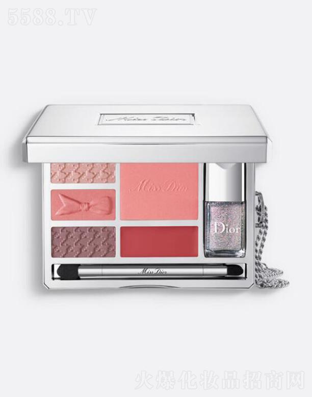 �ϊWС���ӆ�ʊy�P������ һ�P�R���_��ɫ��