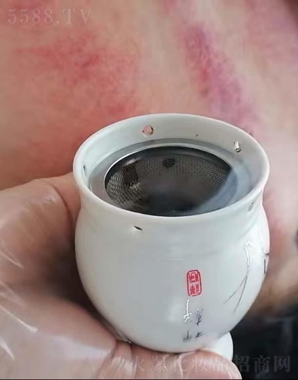 �ӱ�һ����������(w��)���޹�˾����(qu��n)����ɫ����