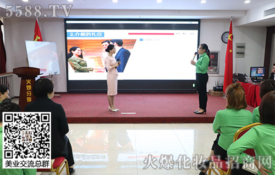 商務(wù)禮儀知識(shí)培訓(xùn) 商務(wù)禮儀知識(shí)培訓(xùn)