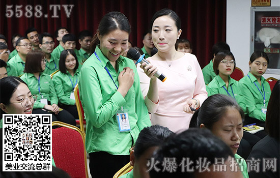 火爆網(wǎng)“職場商務(wù)禮儀操作實(shí)務(wù)” 火爆網(wǎng)“職場商務(wù)禮儀操作實(shí)務(wù)”