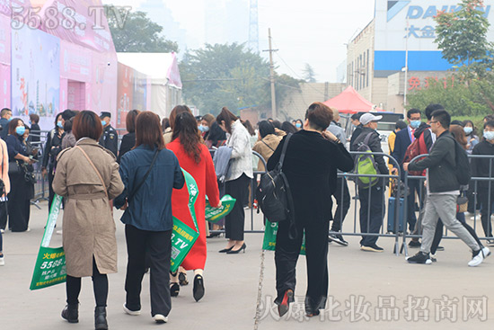 第47屆鄭州美業(yè)博覽會第二天火熱持續(xù)進(jìn)行中,延續(xù)首日精彩 第47屆鄭州美業(yè)博覽會第二天火熱持續(xù)進(jìn)行中,延續(xù)首日精彩