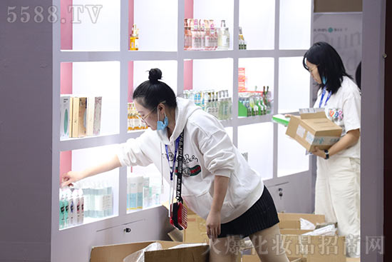 成都美業(yè)博覽會(huì)即將開(kāi)幕,搶先看部分企業(yè)布展情況 成都美業(yè)博覽會(huì)即將開(kāi)幕,搶先看部分企業(yè)布展情況