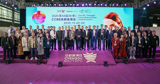 全國各地40余位行業(yè)商協(xié)會(huì)會(huì)長參與CCBE開幕式 全國各地40余位行業(yè)商協(xié)會(huì)會(huì)長參與CCBE開幕式