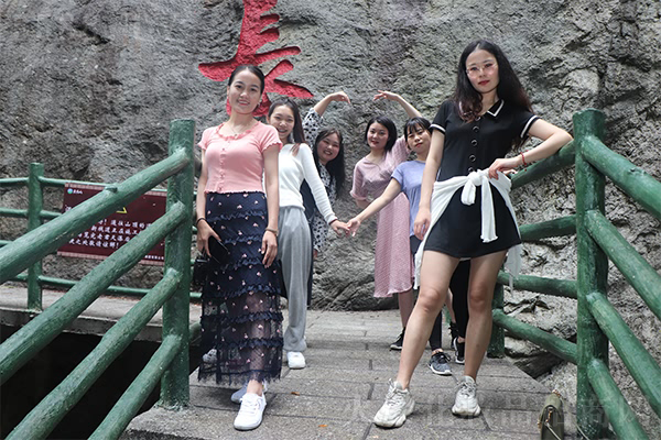 遠(yuǎn)赴人間驚鴻宴·國學(xué)經(jīng)典記心間 遠(yuǎn)赴人間驚鴻宴·國學(xué)經(jīng)典記心間