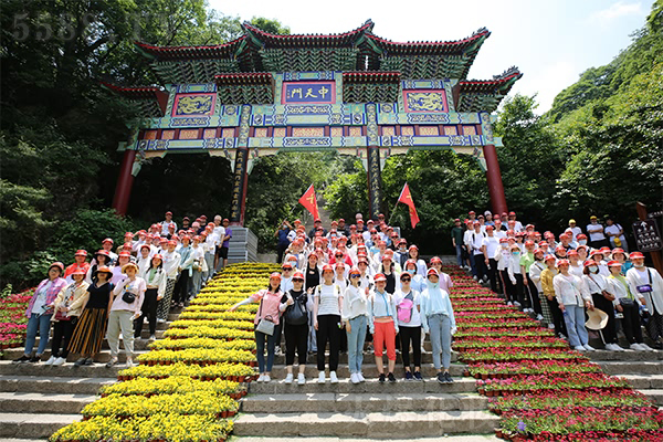 胸懷夢想、學(xué)會感恩、團(tuán)結(jié)互助、才能走得更遠(yuǎn) 胸懷夢想、學(xué)會感恩、團(tuán)結(jié)互助、才能走得更遠(yuǎn)