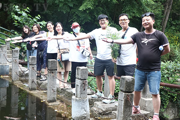 胸懷夢想、學(xué)會感恩、團(tuán)結(jié)互助、才能走得更遠(yuǎn) 胸懷夢想、學(xué)會感恩、團(tuán)結(jié)互助、才能走得更遠(yuǎn)