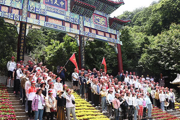 天地廣闊,人間值得 天地廣闊,人間值得