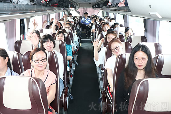 遠赴人間驚鴻宴 一睹人間盛世顏 遠赴人間驚鴻宴 一睹人間盛世顏