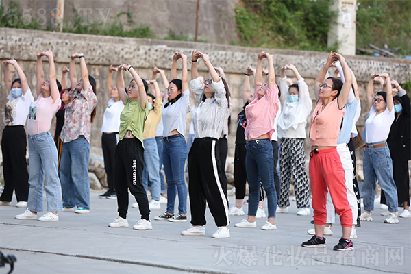 Ʒζɽˮ���£������ƾ��Ļ���