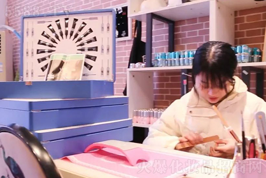 尚你美覓韻黃山經(jīng)營模式之伊人閣 尚你美覓韻黃山經(jīng)營模式之伊人閣