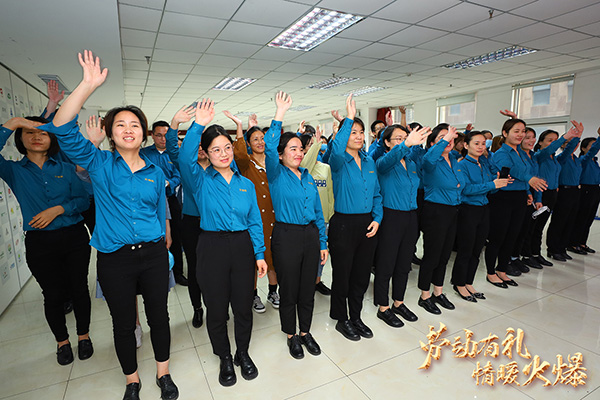 勞動有禮,情暖火爆!火爆網(wǎng)為員工派送五一勞動節(jié)福利 勞動有禮,情暖火爆!火爆網(wǎng)為員工派送五一勞動節(jié)福利