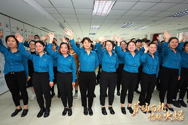 勞動有禮,情暖火爆!火爆網(wǎng)為員工派送五一勞動節(jié)福利 勞動有禮,情暖火爆!火爆網(wǎng)為員工派送五一勞動節(jié)福利