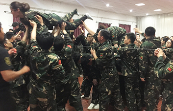 ֻ���B��ƴ�������ܳ�Խ������