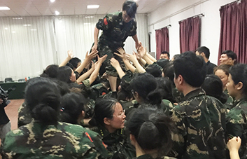 �Θ�ƥ�R�y��Խ�����˱��F���L����