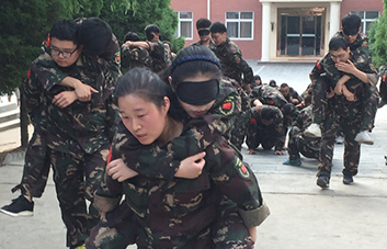 �������������Փ�D�y�U�����Ҷ����վo������c��ͬ�У�