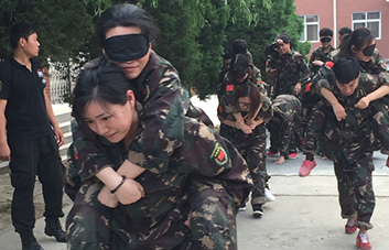 ���������������;�ж�ô�Ķ����D�U���Ҷ����v�������¸�ǰ����