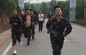 ͽ������15�������w򞡰�L��·����ĥ�Z����Ѫ�Ի�����