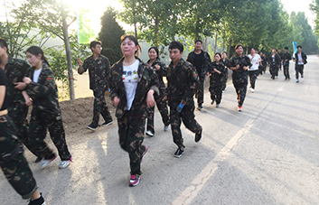 ���˲����������ŗ�������ֱǰ��