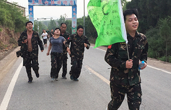 ͽ������15�������w򞡰�L��·����ĥ�Z����Ѫ�Ի�����