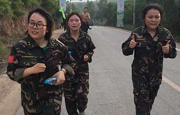 ���˲����������ŗ�������ֱǰ��