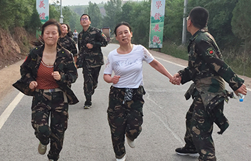 ��Փ�ǔv��߀�Ǳ������҂��]�ЁG���κ�һ������