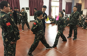 ���M�X����ȫ��Ŀ�˕r��ֻʣ�·������Є���